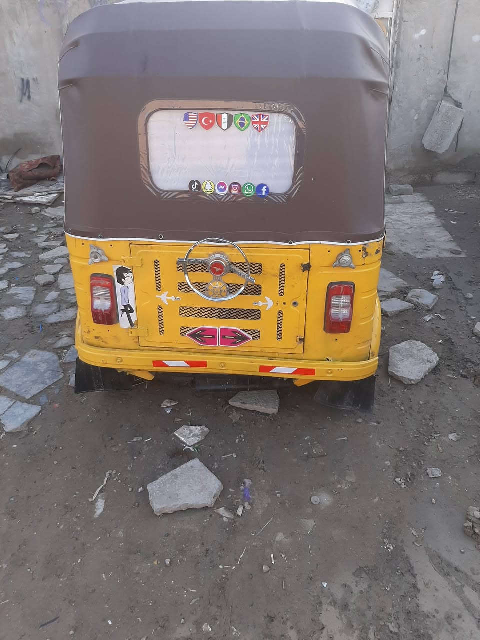 سلام عليكم تكتك١٨ مكينه ٢٠ أوراق كامله 
اتصل أو واتساب *********** سعر ٢٤٠٠
