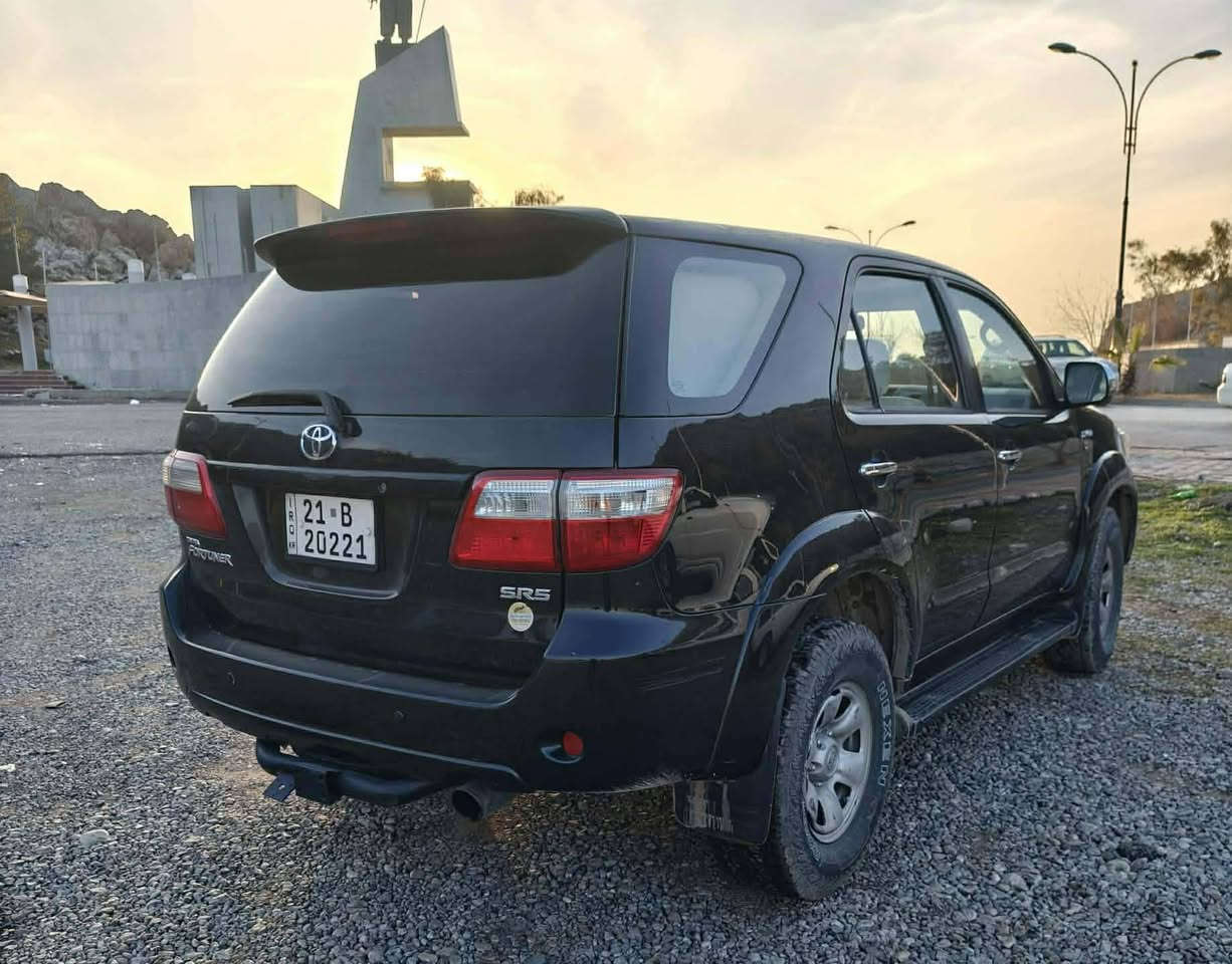 تۆیۆتا فۆرچنەر مۆدێل ٢٠١١ بەناوی خۆمە و چوارپارچەی گۆڕاوە بێ دەعم و بێ لێدران ، تەبرید و گێر و مەکینە و ئەکسل و هەموو شت بەشەرت و چوار تایەی نوێی لە ژێرە  سەقف و بۆنیت کاڵبونەوەی هەیە و 
 ، ژمارەی تەلەفۆن 
***********

ئـەگەر سەیارەکەت دەفرۆشیت نامە بنێرە با بلاوی کەینەوە لۆت
