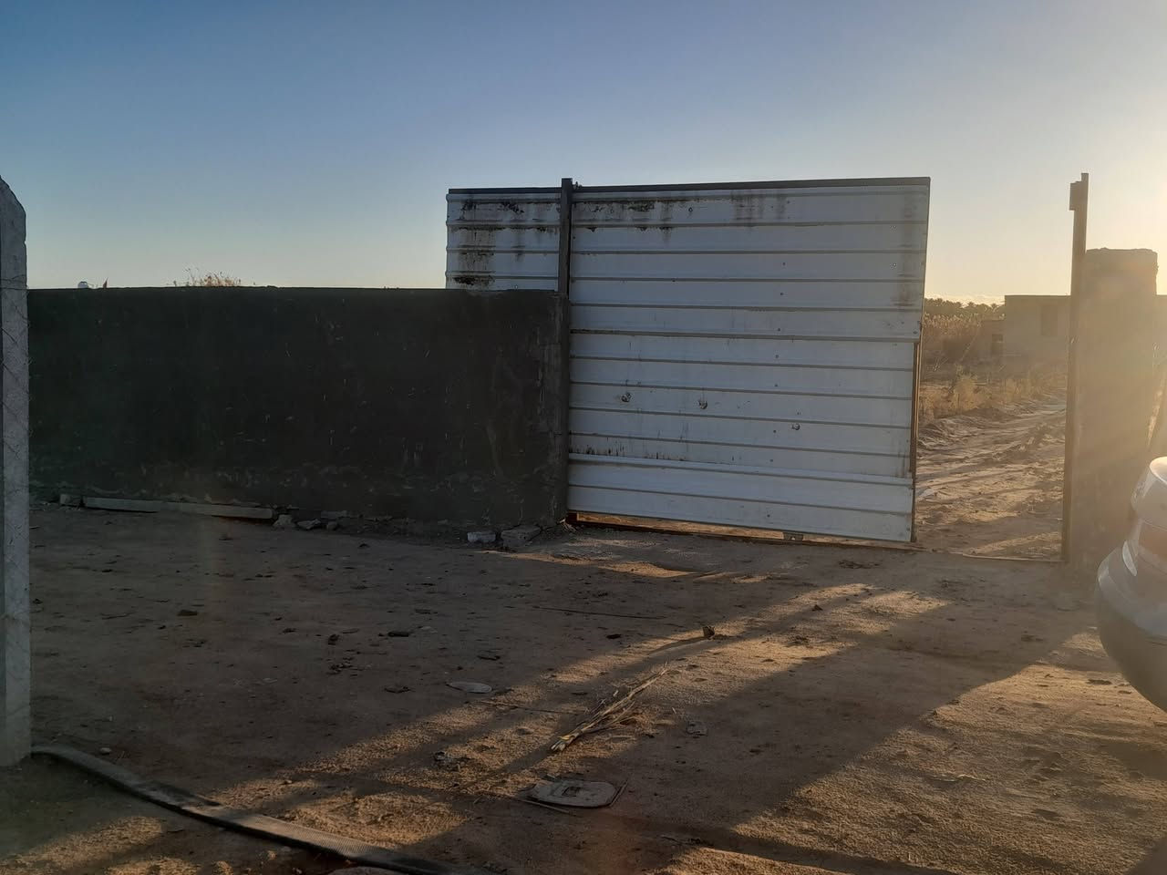 ٢٣٠٠ متر بي  بيت هيكل كونكريت مسبح محصر حلال مزروع جديد السعر ٩٠ مليون نهاية بزل مطشر ***********
