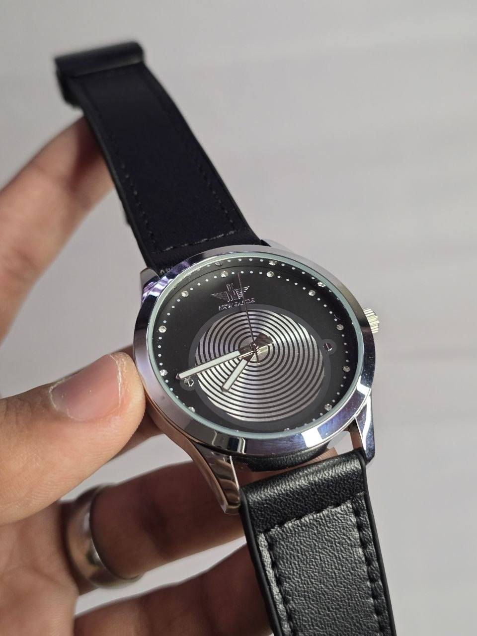 ساعة من ماركة NEW FANDE اورجنال وارد اوربي DHL

تحفة فنية 
ميكنة كوارتز ياباني 🇯🇵 
هيكل ستانلس ستيل مطلي بطبقة من نيكل روم لامع
ميناء مميزة دوامة مزودة بمنفذ تاريخ مع اميال لامينوس 
مقاومة ماء وغبار 
زجاج زفير مزرق 
سير مميز جلد مبطن ربل 
قفل فراشة مغناطيسي  

ملاحظة متوفر قطعة 3 قطع فقط 

السعر :- 28 الف ع اول تم
للحجز والاستفسار يرجى مراسلة الصفحه


**إذا كنت صاحب هذا الإعلان وتريد حذفه لأي سبب، رجاءا أرسل رسالة إلى الدعم الفني**