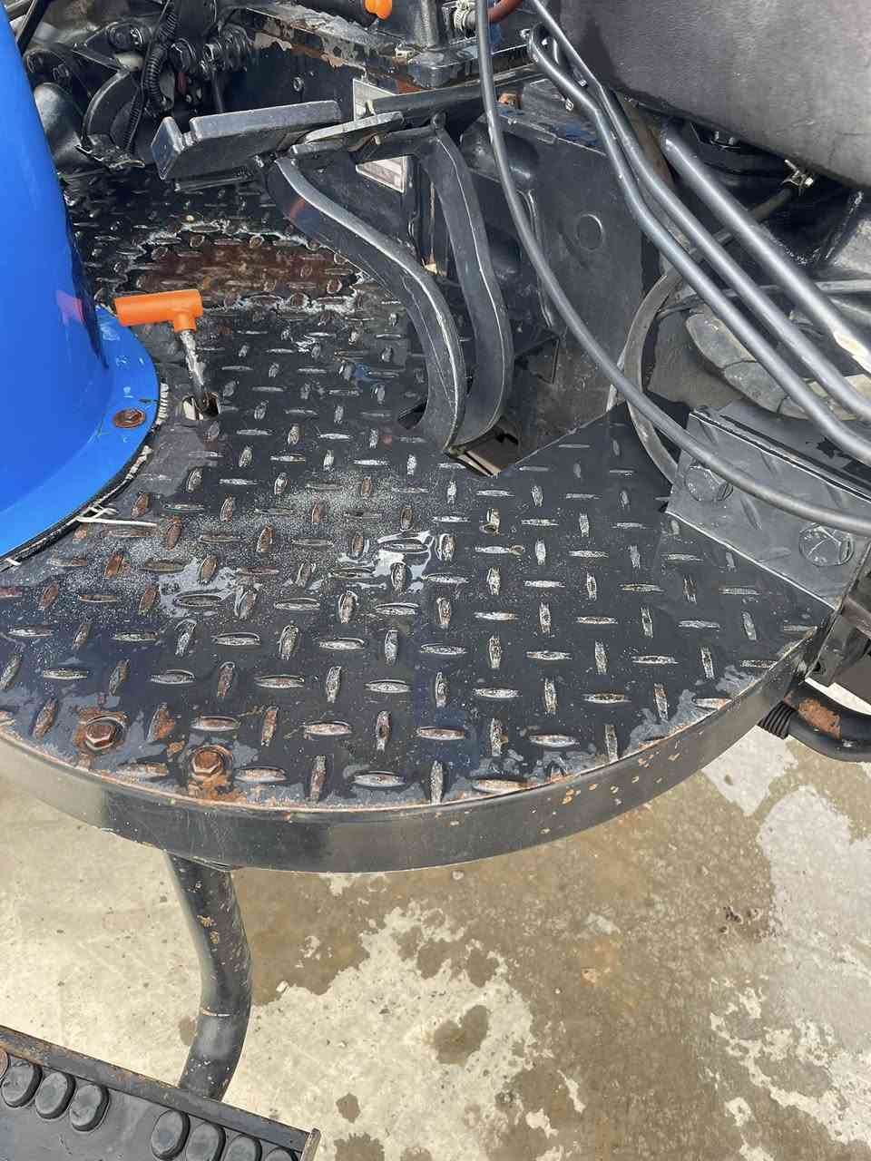 السلام عليكم مكينه نيهولند حجم 80موديل 2015شرط مكفوله كفاله عامه رقم سليمانيه سنويه 2027 مكينه خير من الله مال جناي مشتغله 7414 الإتصال على رقم ***********
