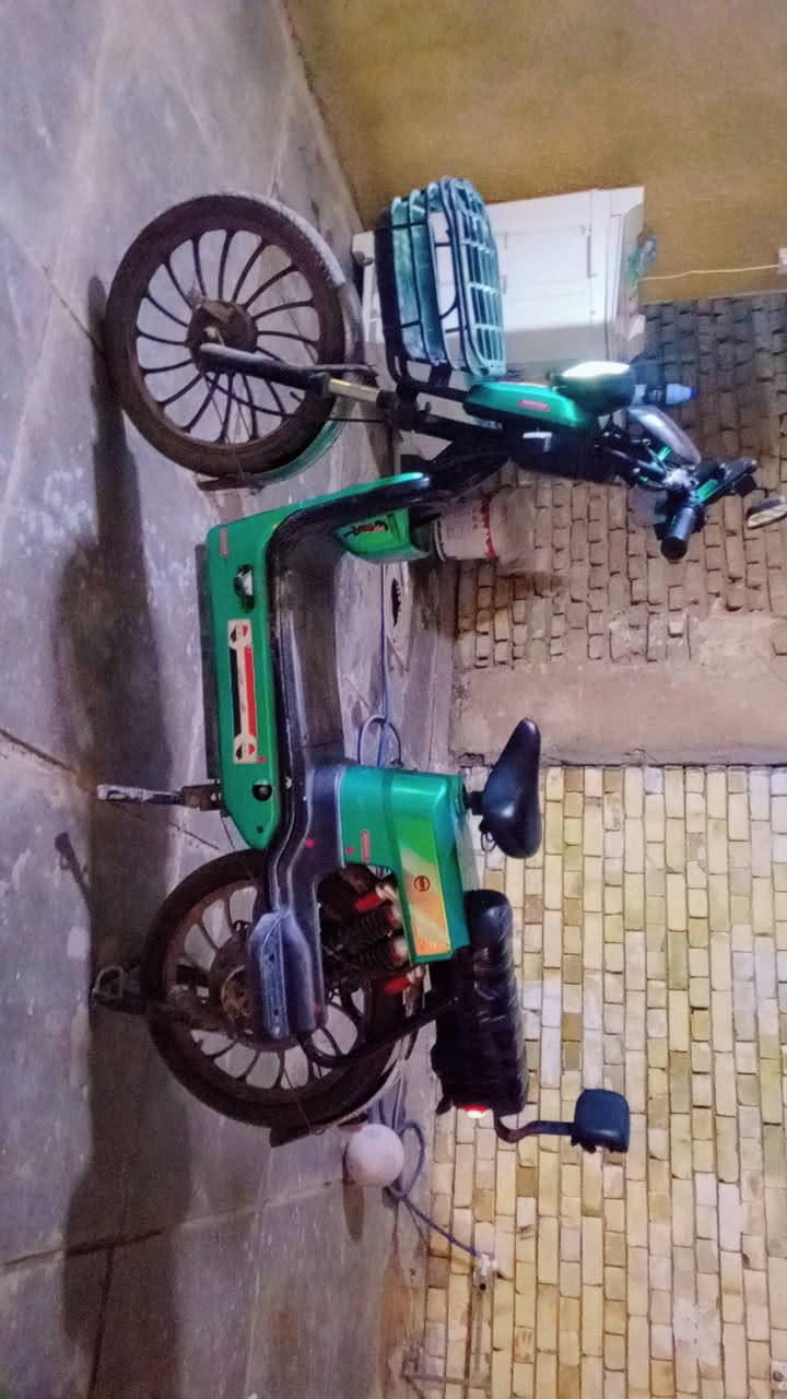 اسلام عليكم دراجه شحن
شركه علي البغدادي 5 بطاريات 4 سرع
بطاريات جدد اشاير يمنه يسره شغال مسجل بلوتوث شغال وصوت عالي 
زوج تايرات جدد بيه بس قمجي البريك الخلفي مكطوع دراجه جديده ونضيفه 
السعر 400 وبيه مجال للشرايه 
مكانه:بغداد بوب الشام شارع جامع الراشدي 
الرقم : *********** بي واتساب 🤍
