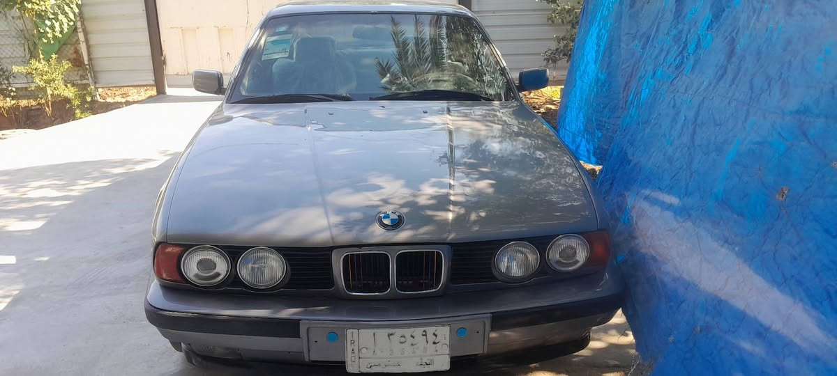 بي ام ١٩٩٣ سلفر 535
سياره حلوه مصبوغه جماليه بدون خياس او ضربه مجرد جرد اللون  وانصبغت
داخلها حلو مكينه وكير مكفولات تخم تاير باتري جديد حداديه نص عمر   كهربائيات فول 
رقم نجف سنويه الى 2030
مشروع وطني 
سعرها ٤٥ وبيها مجال للشراي 
العنوان واسط العزيزيه 
***********
