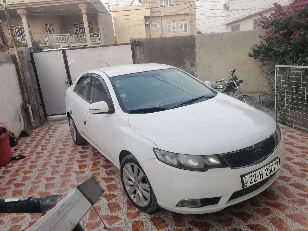 السلام عليكم سيراتو 2011 رقم أربيل كير محرك كفاله حساسات خلفيه مري شفط مع اشاير بالمري السيارة بيها قطعتين صبغ بدون دواخل رقم أربيل الجديد سنوية لل2029 بيع أو مراوس حسب القناعه  السعر 97 وبيها مجال مكاني ديالى الخالص الرقم ***********
