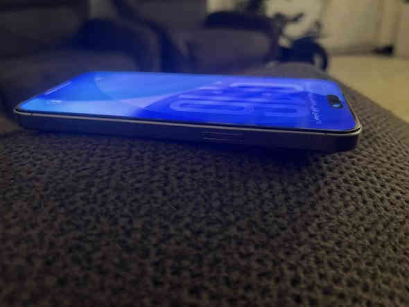 🔥 iPhone 15 Pro Max تيتانيوم –  شرق اوسط عرض ما يتفوّت! 🔥
الجهاز أداءه نظيف ومرتب، ومواصفاته واضحة بدون لف ودوران:

• شاشة مبدلة درجة أولى، اللمس ناعم وما يكلك ولا يعلّك

• إطار ناصي

• بطارية دراغون أصلية 100%، عدد الدورات 44 بس – يعني شبه جديدة

• الظهر مكسور

ذاكرة 256• Face ID واقف

والجهاز كله شغّال، لا حرارة ولا تعليق

📍 المكان: بغداد – الزعفرانية

📞 ***********

✔️ تواصل اتصال أو فيس

💵 السعر: 650$ وبيه مجال
