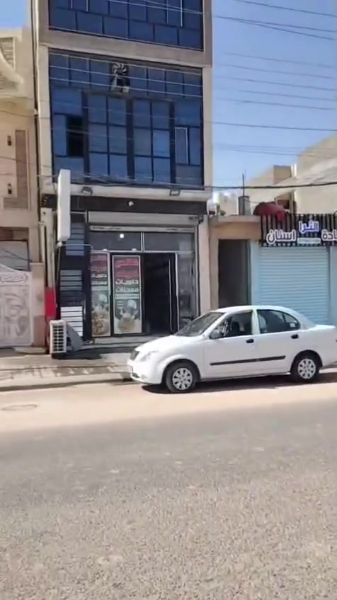 يعلن مكتب الامير للعقار في محافظة كربلاء المقدسة/ حي الميلاد بناية تجارية للبيع ١٠٠متر ٣ طوابق / خلف مبنى المحافظة الجديد/  بسعر مناسب جدا/  ٣٢٠ مليون / واردها الشهري ١٢٥٠ / مليون وربع قابل للزيادة / طابو صرف / للاستفسار الاتصال/  ***********
