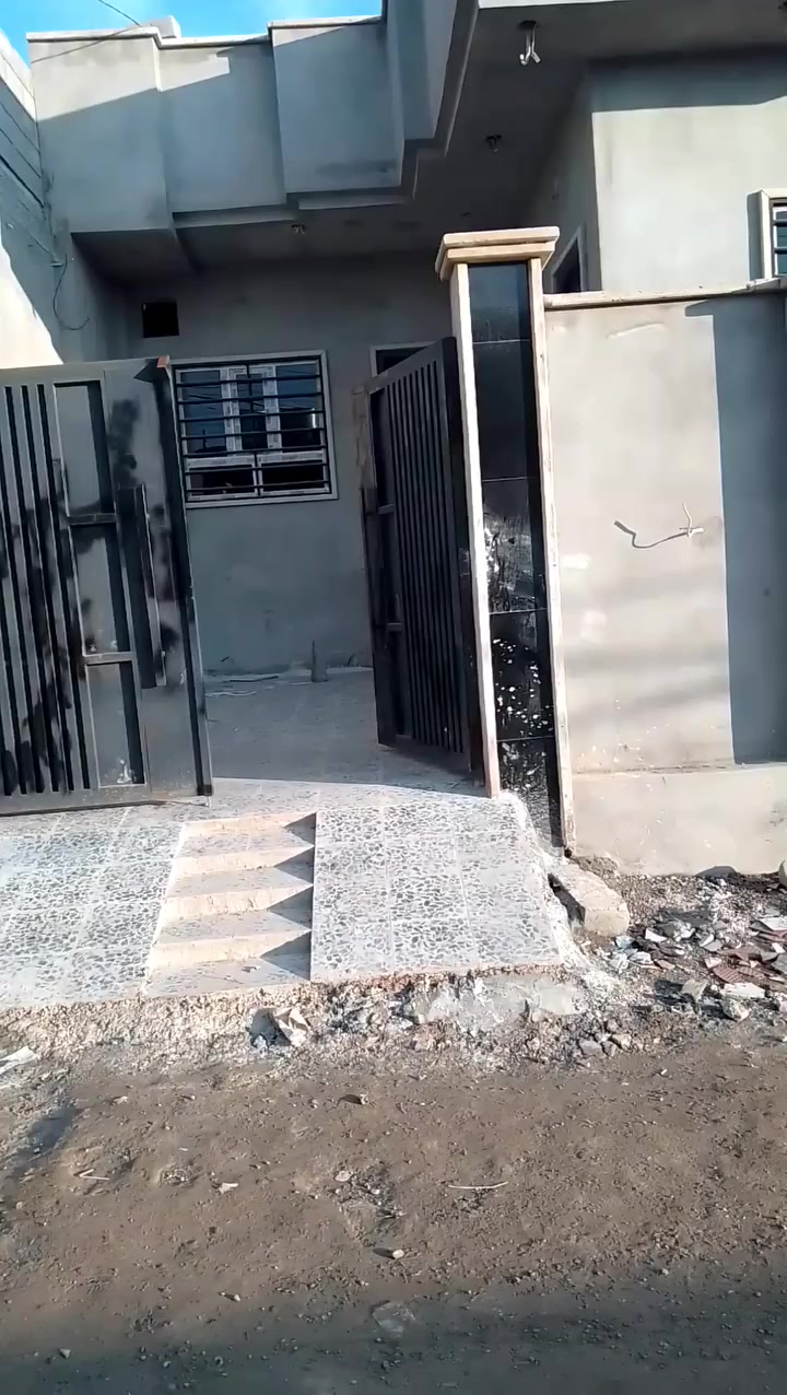 السلام عليكم يوجد بيت كامل القوسيات قرب المدرسة الصينيه المساحه 190 بيت كامل سرميك كاشي غرفتين نوم هول استقبال مشتملات خرج داخل نضام دكتات خدمات ماي كهرباء تبليط سند 25 زراعي وصل بلدية السعر 55 بي مجال قليل تواصل خاص او وتساب ***********
