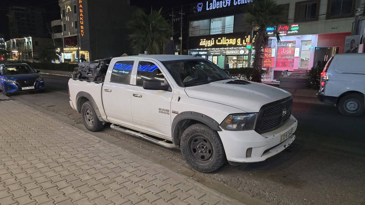 رام كلاسك ٢٠١٧ للبيع
فور ويل 
باب كبير بدي قصير 
٥٧٠٠ هيمي
ماشية ٢٦٥ الف كيلو
منضومة غاز
السيارة مثل الساعة صارلهة يمي اكثر من سنتين 
رايح بيهة للبحر الاحمر وراجع 
تايراتهة الحالية جبلية نوع جرابلر
المحرك بي خيط تبخير 
السعر مابي خطر على حياتي ب ١٨٠ورقة
***********
المكان بغداد واربيل
