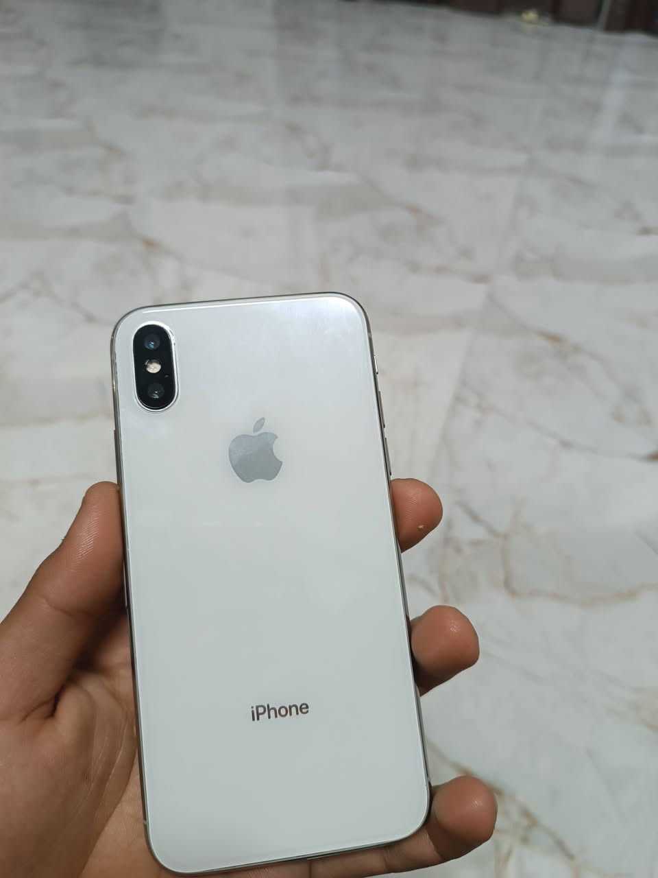 السلام عليكم عيوني عندي هاذ لاايفون اكس بي ضربه بل شاشه قليله بس ماماثر ومابيه عيب وثاني شي ذاكرته 256 وكامرته الخارجيه تنطي قواش اشويي بس اي عيب مابي وسيمكارت مايقرا 

السعر 75 وذا مو شراي لا تعاملني 

هاذ رقمي عندي وتساب ***********
