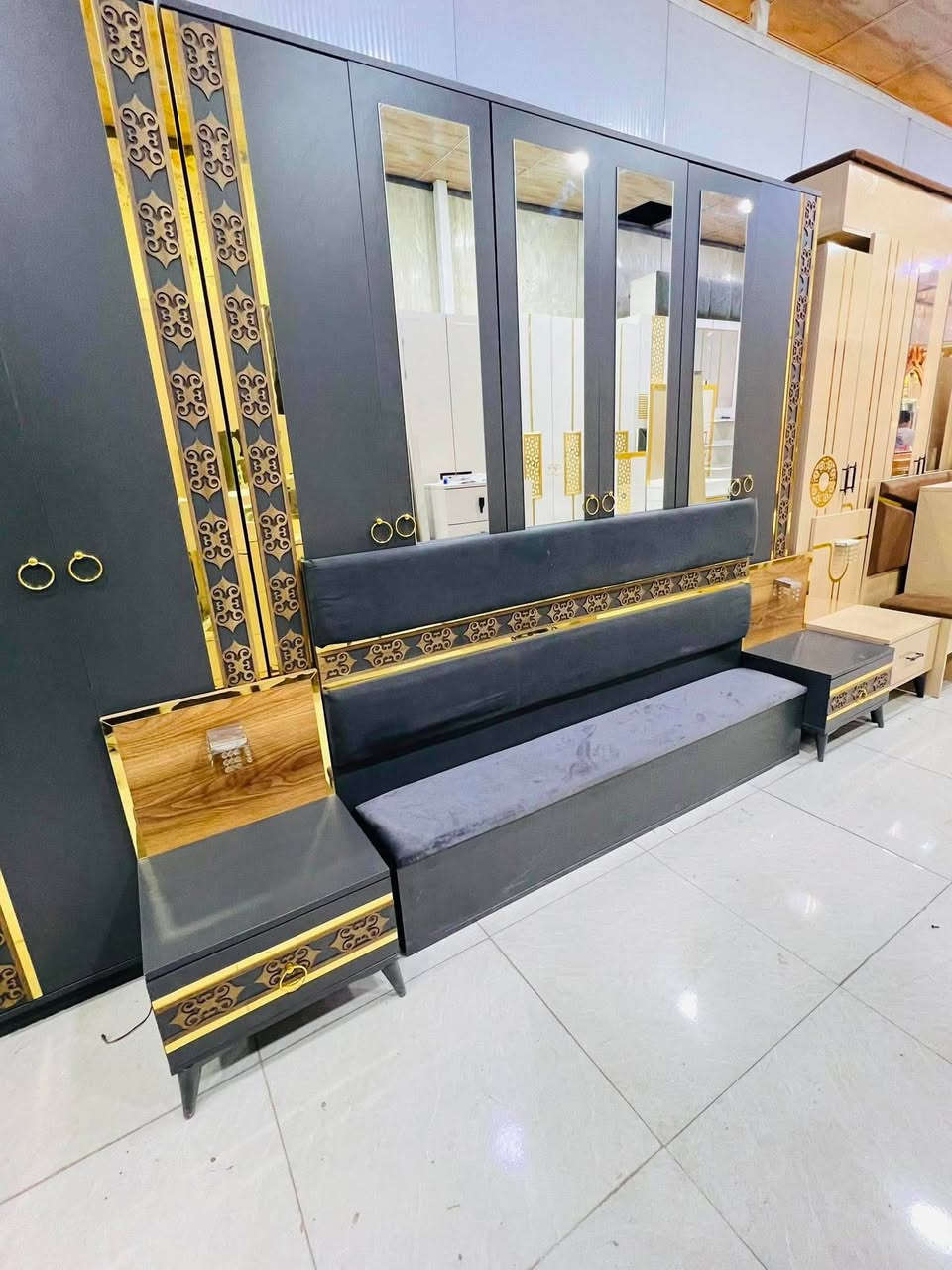 السلام عليكم 
اراوس وابيع واشتري الغرف الصاج والتركي 
الاسعار المتوفرة من 250 لحد 5 مليون 
الحجز و الاستفسار خاص او وتس ***********

