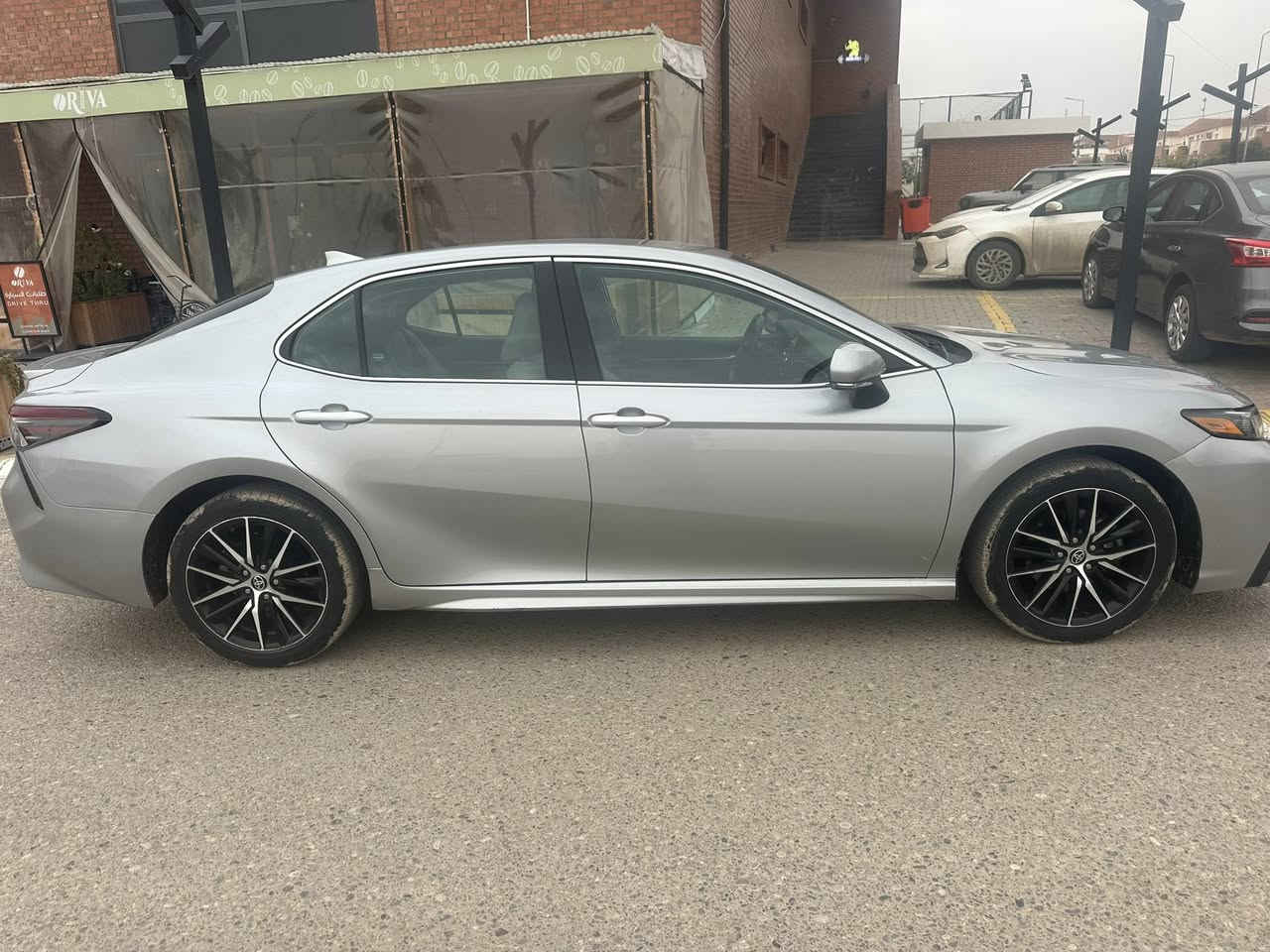 تويوتا كامري SE 
موديل 2023
ماشي 37 ميل 
ربع جملغ صبغ 
شبر جملغ خلفي بارد
بونيت مبدل بلادي 
سعر 195 بي مجال 
عنوان كركوك 
رقم ***********
