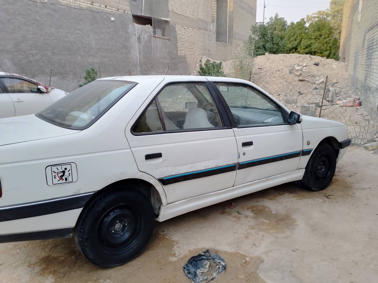 سلام عليكم 
بيجو للبيع 405 موديل 2009
سنويه ورقم جديده لل 2027 
كير ومحرك جدد ع الشرط 
حداديه جديده 
وتبريد ثلج كله جديد 
السياره بيها تبديل جاملغ وبنيد بدون ضربه 

السعر 30 وبيها مجال قليل 

للاستفسار ***********
