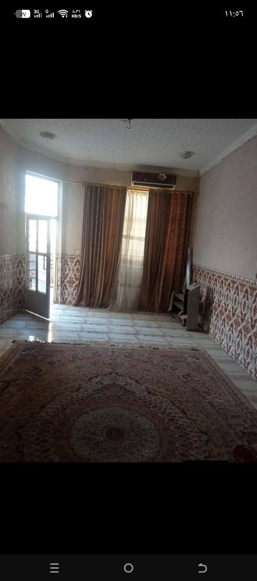 بيت للبيع مساحته 133 متر زراعي سند 25 الموقع الحمزه الغربي شارع علي قماره قرب سيد عباس
يحتوي على غرفة ومطبخ وصالة واستقبال وصحيات داخليه وخارجيه
 بناء طابوك والسقف عكاده
السعر 50 مليون وبي مجال
الاستفسار الاتصال على الرقم ***********
