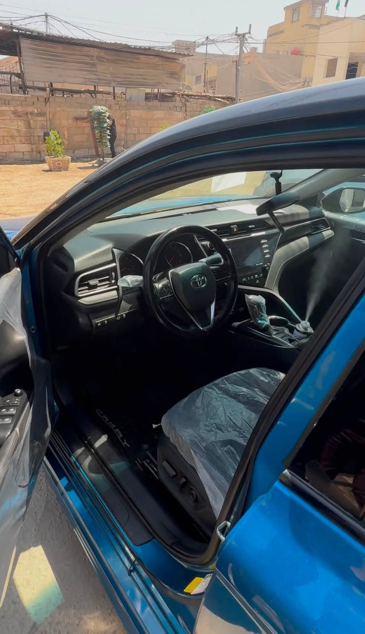 للبيع  Toyota Camry XSE 2020
فئة XSE الرياضية
 محرك 2.5L +گير أوتوماتيك 8 سرعات
 220حصان
 فتحة سقف
 LED كامل
 تشغيل بصمة + Smart Key
 Apple CarPlay
 كاميرا خلفية وأنظمة أمان Toyota Safety 
للبيع Toyota Camry XSE 2020 فئة رياضية بحالة ممتازة جداً.
 محرك قوي واقتصادي بالوقود
 شاشة كبيرة ونظام ملاحة
 مقاعد جلد كهربائية
 فتحة سقف
 كاميرا خلفية وحساسات
 تشغيل بصمة ودخول ذكي
 صيانة منتظمة والسيارة جاهزة للاستخدام
 بدون أعطال وتعمل بكفاءة عالي Sense

السيارة بحالة ممتازة، جاهزة للاستخدام
الموقع: (الكراده)
السعر: (21000$)
 للتواصل: (***********)
