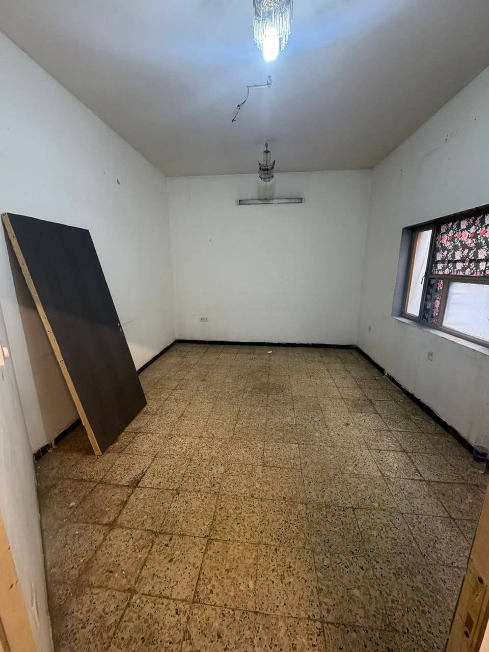 💎 للإيجار في السيدية 💎
📢 منشور رقم: ((584))
للإيجار في السيدية
شقة طابق ارضي

تتكون من:
• غرفتين نوم
• صالة
• مطبخ
• خدمات
💰 بدل الإيجار: ٦٠٠ ألف 
موقع السيدية شارع الصناعة

📞 للاستفسار أكثر لاتصال عبر

 الرقم التالي ***********
