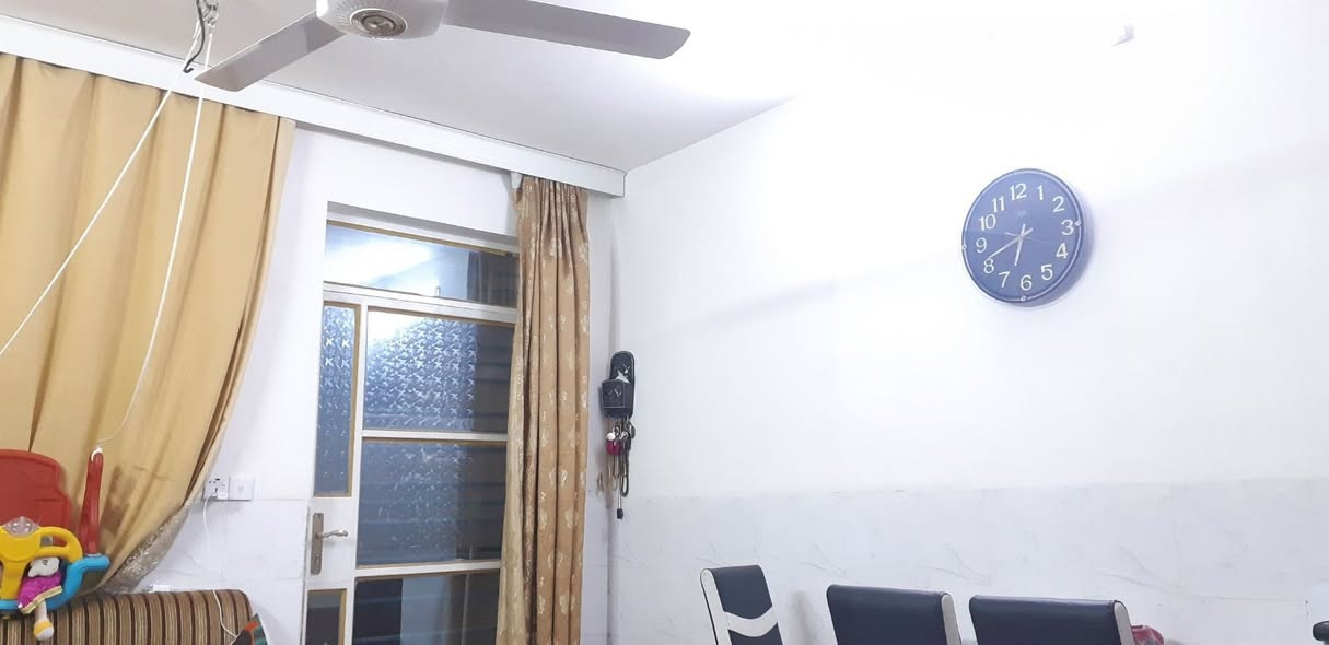 السلام علیکم 
يوجد بيت للبيع
مساحة  ٤٢ م
واقع حال ٥٠ م
قرب سوق شلال 
سعره ١٢٠ وبي مجال للشراي
للإستفسار الاتصال على الرقم 
يوجد  واتساب ***********
