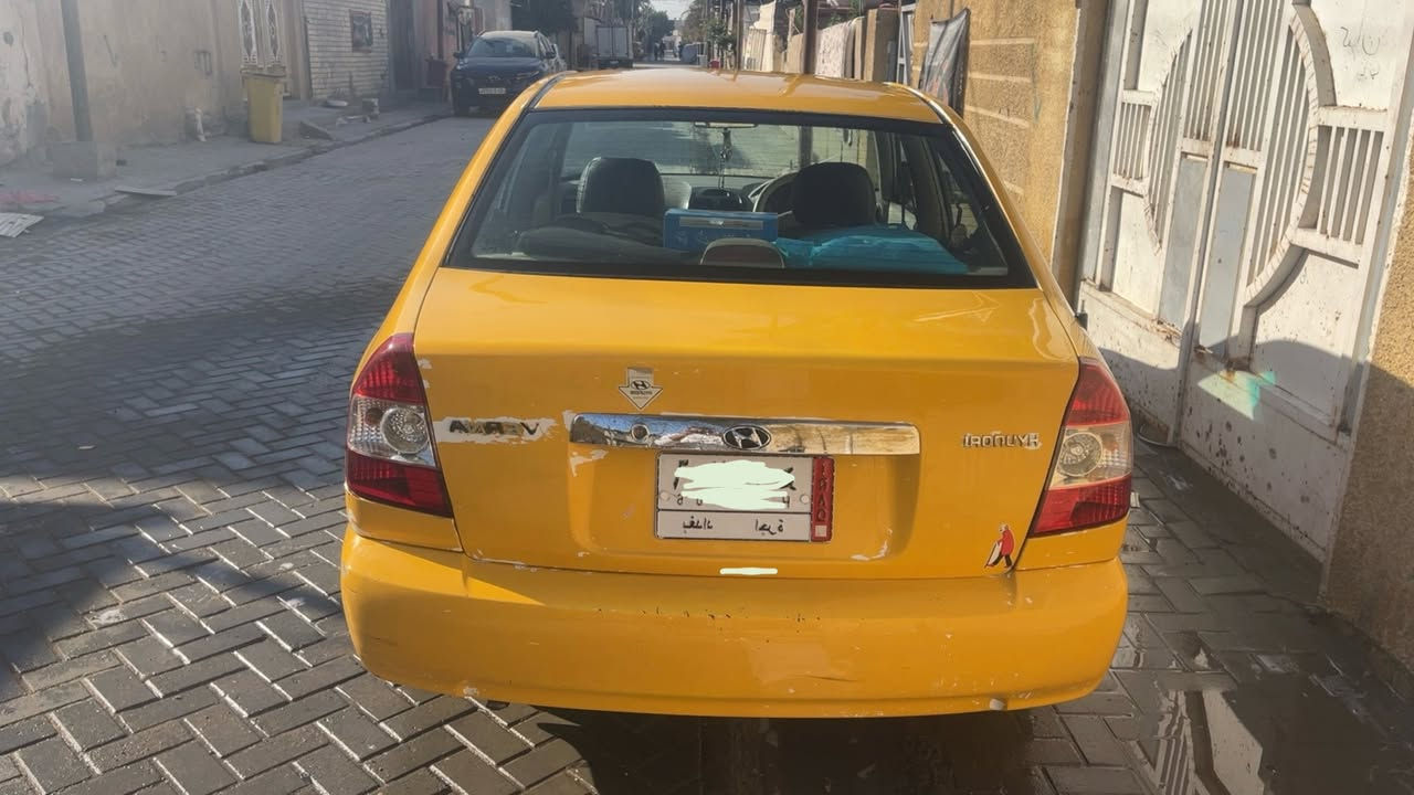 فيرنا 2015
سنوية جديد 
مابيها اي ضربة
السيارة بسمي تحويل ثاني يوم 
كير ومكينة كفالة عامة 
تدفئة و تبريد ثلج 
صدر امامي خلفي جديد 
ما تصرف عليهة ربع دينار 
السعر85$  وبيهة مجال

بغداد ***********
