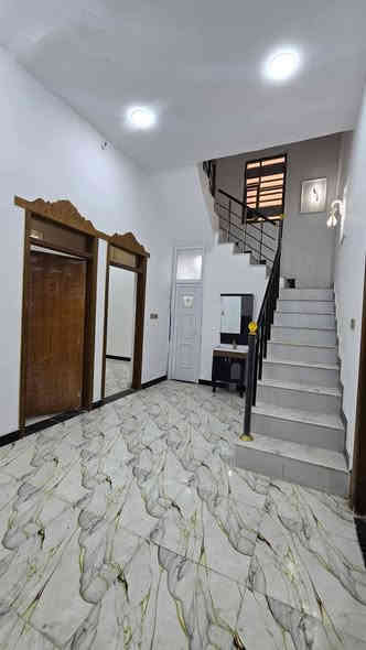 مساحة البيت 120

العنوان حمدان مقابيل مركز شرطه يبعد على الشارع 150 متر 

يتكون غرفتين نوم صاله ديوانيه صحيات 

البيت جديد تسليم مفتاح السعره

68 مليون وقابل للتفاوض 

استفسار *********** 

مكان البيت راقي ❤️‍🔥
