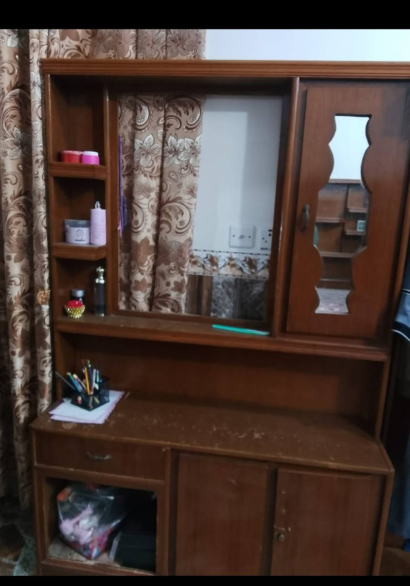 غرفه اخشاب للبيع السعر 550 المكان الرمادي التاميم.     ***********
