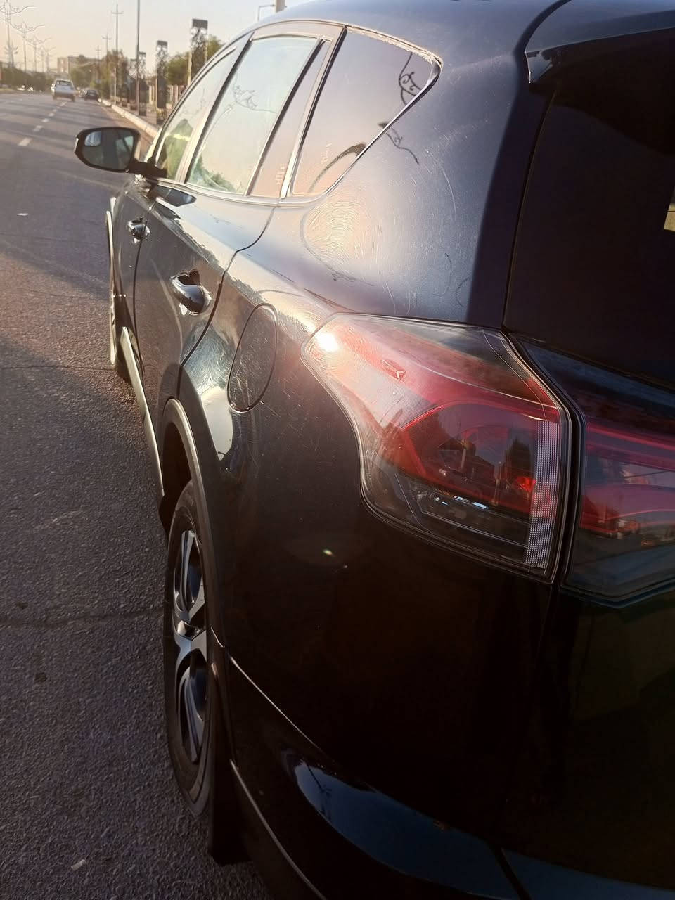 السلام عليكم ورحمه الله وبركاته 
صلو على سيدنا محمد 
للبيع RAV-4  وارد امريكي موديل ٢٠١٨  ضرر خفيف موضح بالصورة بارد حافة الجاملغ  للاستفسار الاتصال على الرقم ***********
مكان السيارة تكريت
