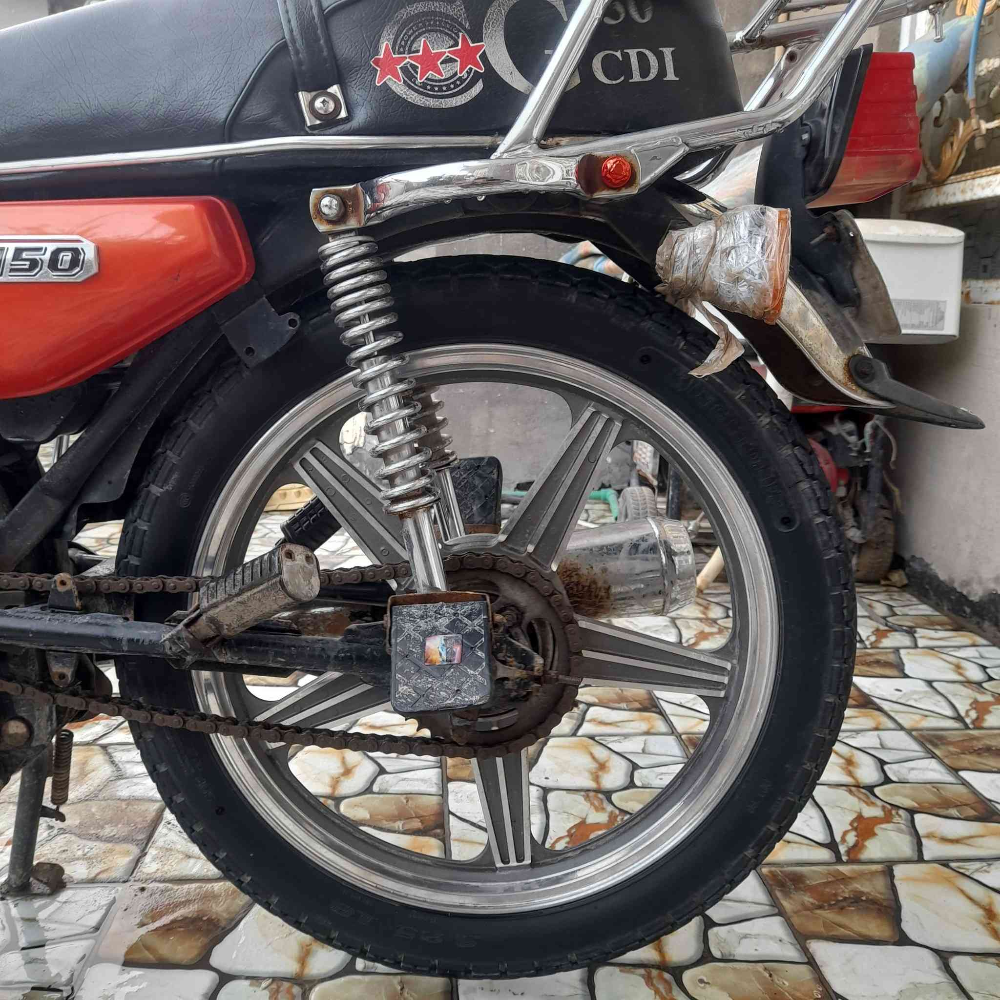 السلام عليكم دراجه سافاني للبيع موديل  21 أوراق اسكنر مكفوله كلشي شغال لايت دبل اشاره  بك لايت هورن سلف بيه ٣ اسويجات محرك ما مفتوح السعر 550 وبيه مجال   تعال بيك خير وتدلل مكان بابل القاسم رقم ***********
