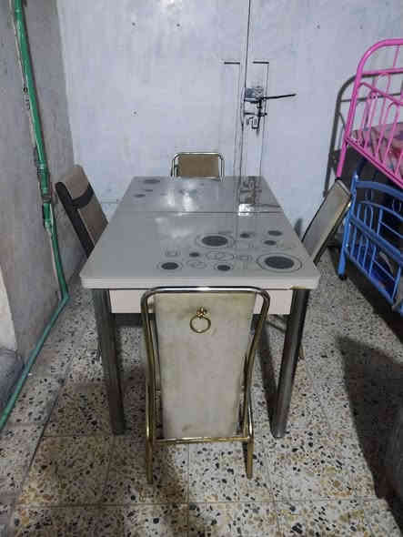 ميز نظيف للبيع السعر 75 بعقوبه التحرير الرقم ***********
