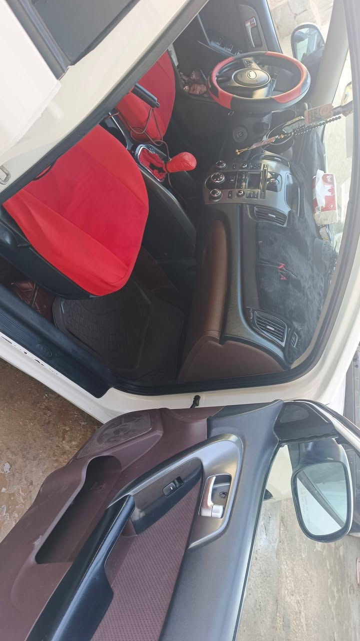 السلام عليكم كيه سيراتو للبيع موديل 2011 سياره بيها قاصرين فقط وكاله يسوون حادثها موضح بالصوره السياره جاهزه مكينه وكير وصوليات بشرط السعر 75 وبيها مجال بسيط الوكاله عليه واذا الوكاله عليك ب 73 العنوان كربلاء للستفسار الرقم ***********
