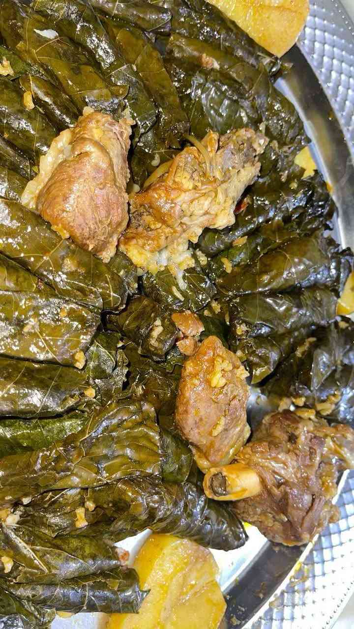 ماتعزمين الحبايب شمنتضره 💓 جدر دولمه الطعم يخبل 🫶 من مطبخ ام زهراء جربوهه مره تعيدوهه الف مره وحبايبج يكللج عاشت ايدج 🤭 وجويسم يكيف حته مايروح يتسوك  عيوني اكو دولمه بلضلوع واكو بدون ضلوع كلشي وسعره 🎀 الحجز عالواتساب عيوني موتقررين تعزميهن بسرعه انطيني خبر قبل ساعتين اوتلاثه تقريبا حته اادژهه حاره وتخبل ***********
