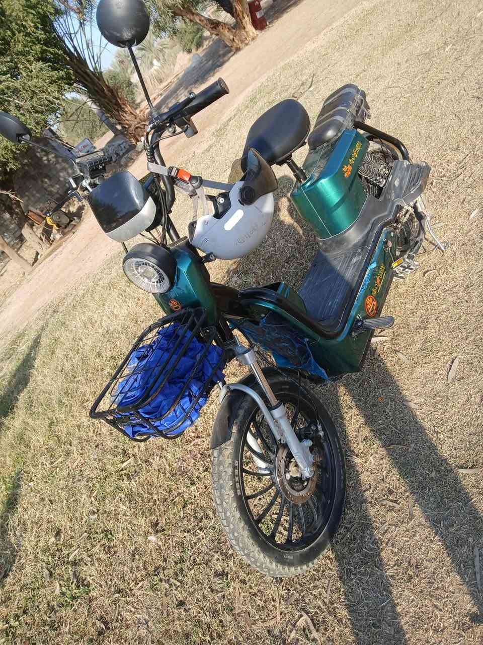 السلام عليكم للبيع بايسكل كهربائي حجم 20 وياه غراضه كامله بصمات 2خوذه شاحنه مامستخدم هواي سعره350قفل مكان جبله تواصل ع رقم ***********واتساب موجود
