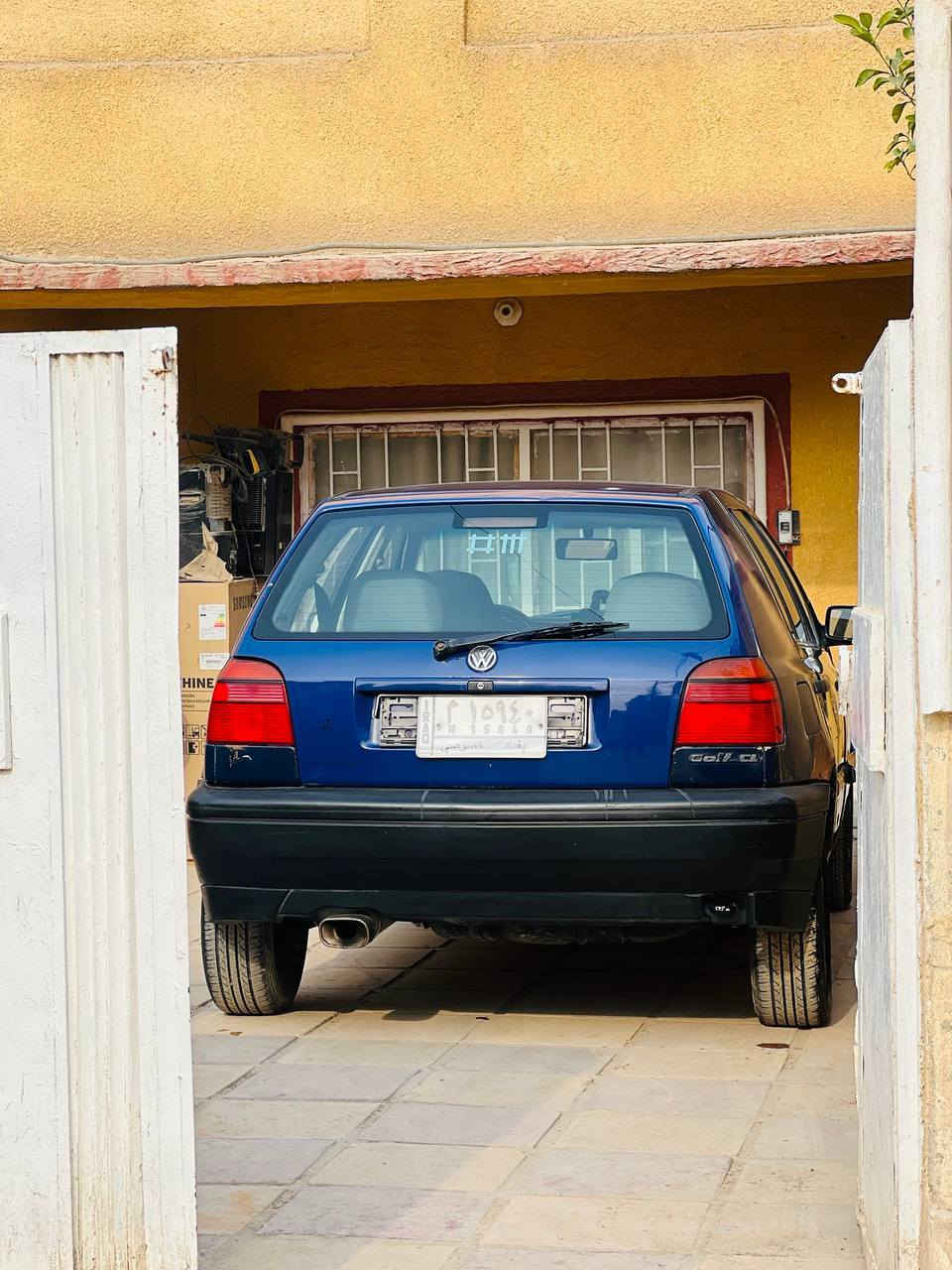 السلام عليكم
كولف 1993
كير عادي 
محرك 1800 كابريتر 
رقم بغداد ب اسم صديقي 
سيارة حلوة مابيها نقص 
كلشي بيها شغال تدفئة تبريد فتحه السقف مال السيارة حته المساحه الخلفية مال الجنطة شغالة سيارة جاهزة و حلوة 
السيارة بيها جراد و الجاملغ الامامي مال الصدر مطخوخ 
مكان السيارة حلة المركز قرب تقاطع الثورة 
للاستفسار الاتصال فقط
 ***********
