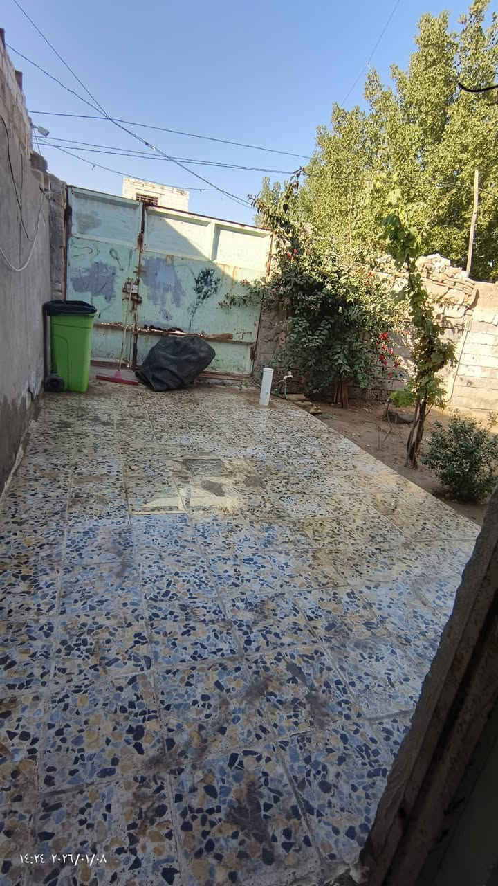 سلام عليكم بيت طابو زراعي مشمول بل تطويب 100 متر مربع الواجهيه 10 امتار  يتكون من غرفه وصاله كبيره وتخاريج ومكشوفه ودراج وطارمه وحديقه قريب ع مشروع الماي 
سعره 14
***********
