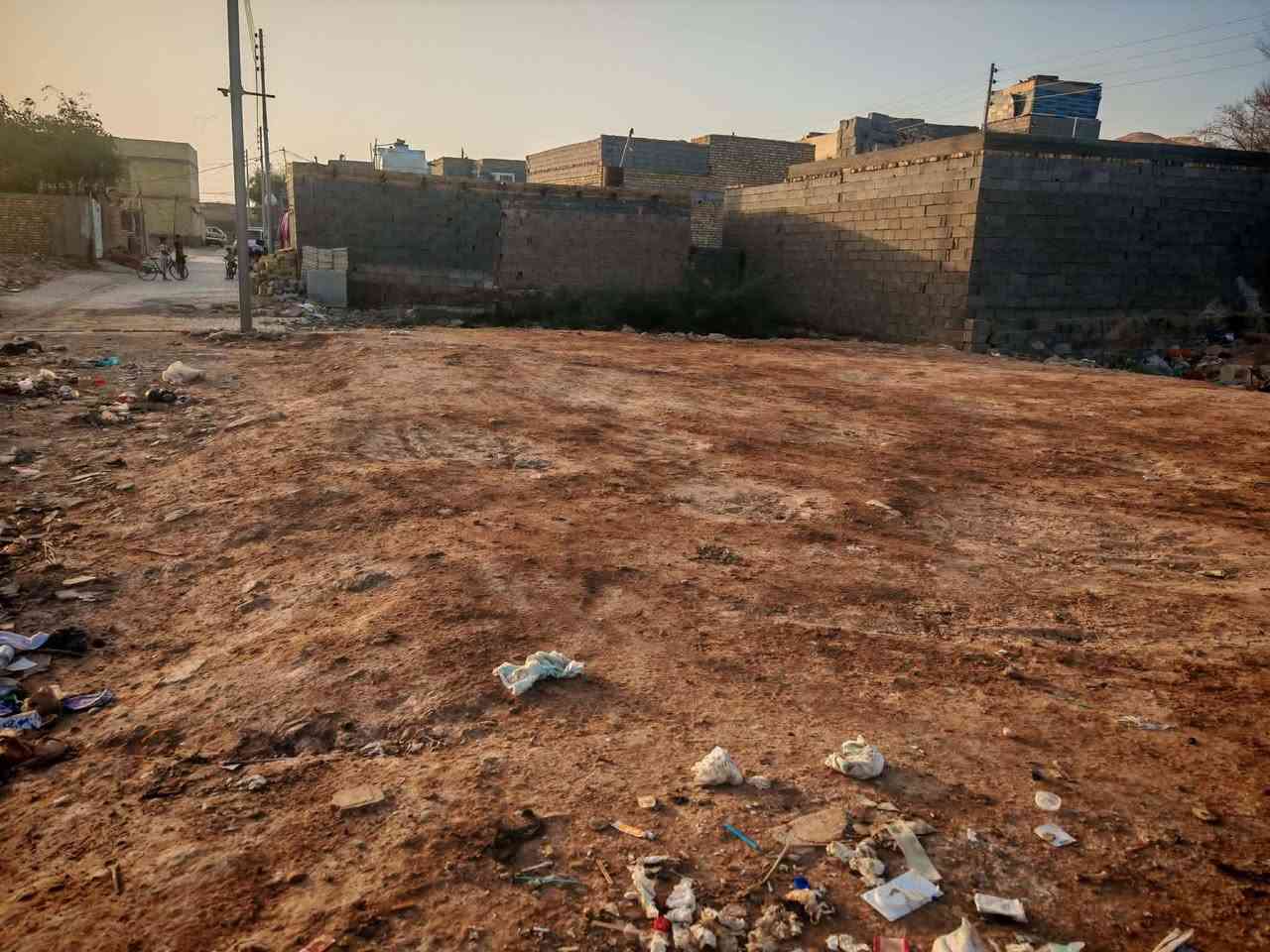 سلام عليكم قطعت أرض للبيع مساحه ٢٠٠ متر
الموقع حي طارق القديم شارع السمجه
صايره ابصف البزل السعر ٢٥ اوبيهة مجال
رقم الهاتف ***********

