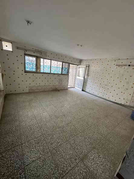 بيت للأيجار مساحة٣٠٠م 
يحتوي على#استقبال#مطبخ#2غرف#خدمات #بارك البيت معزول الفوك عن الجواه 
الموقع 📍حي اور ال600 (موقع ممتاز)
للأستفسار آكثر الأتصال ع الارقم***********
