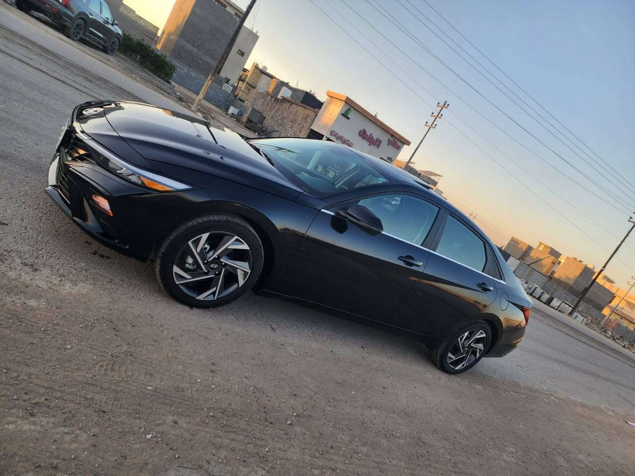 للبيع فقط 
هونداي النترا ٢٠٢٤ زيرو ماشيه 5الاف
 لون اسود فول مواصفات1/1 
 حادثه جاملغ وشويه من باب خلفي بجم كبس بدون ايرباك  بحاله الوكاله جديده وصور حادث مرفقه 
مواصفاته فول 1/1
محرك 2000 الفين دوش 
بصمه +تشغيل عن بعد وترحيب
محرك الفين دوش 
فتحه سقف سلايت 
كشنات جلد +تدفئه بلكشن 
شاحن وايرلس 
اشاير بلمري 
تدفئه بلستيرن 
شاشه متصله كبيره عدادات الكتروني
لايت عدسات +لد نهاري
حساسات اماميه 
منافذ شحن خلفيه
كامره دواره تحكم استيرن كروز سرعه مثبت سرعه رادار امامي وجانبي توقف ذاتي تحديد مسار قياده ذاتيه نظام وظعيات قياده وباقي مواصفات معروفه 
رقم اربيل ترقيم جديد تحويل مباشر
السعر ١٦٩ ورقه وبيه مجال بسيط 
مكاني بغداد قرب علوه الرشيد يم القوس 
اي استفسار/ ***********
                 /***********
