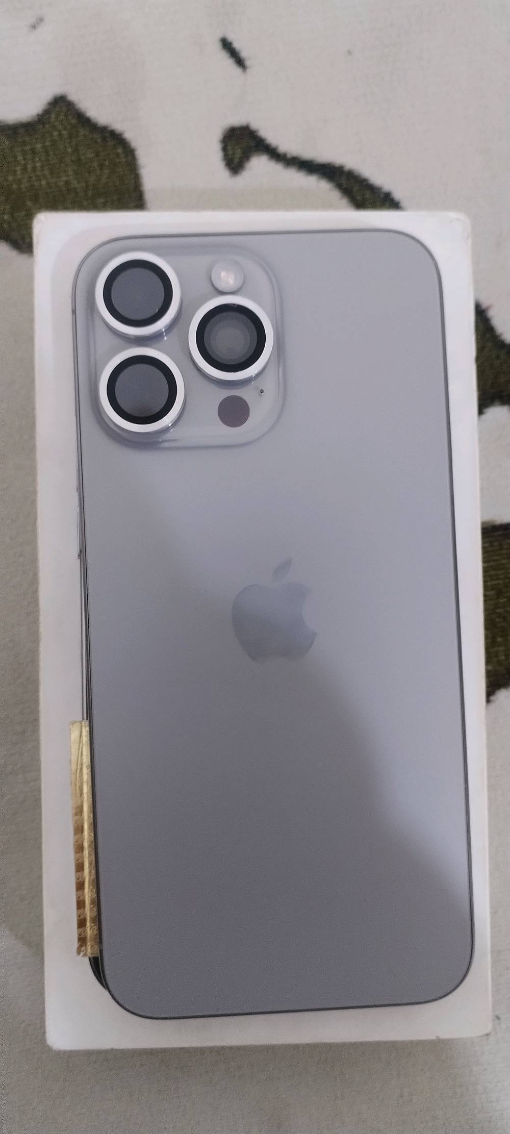 ايفون 15 برو ماكس للبيع مبدل فقط شاشه اصليه 120 هرتز كفاله الجهاز كله شغال فيس ايدي كلش نضيف ذاكرة 256 بطاريه 85 كفاله كله شغال مابي اي مشكله الجهاز كلش نضيف شرق اوسط شريحه وحدة السعر 900 ملحقاته كارتون وكفر وكيبل شحن. مكاني بصرة كرمة علي