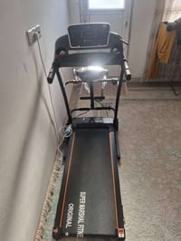 عندي هاذا جيهاز ركض للبيع قليل مستعمل سعرة ٢٥٠ الف  اتصل واتساب ٠٧٥٠٢٢...