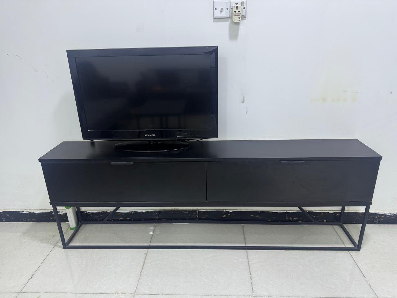 المكان / بغداد
تخم تركي 6 مقاعد
جديد ونظيف جداً ضرر بسيط بسبب حيوان اليف ( قط) 
سعر الشراء مليونين 
سعر البيع 750 الف 

طبلة + ميز تلفزيون جديد ونظيف جدا بدون اي خدش او صرر 
بسعر 300 الف

الاستفسار على هذا الرقم 
***********
