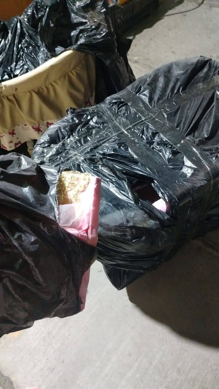 للبيع نضافتهم ١٠٠ امانه الله ورسوله كركورت عدد ٢ واخد ولادي وثاني بناتي كولش نضيفات ودليل مجيسات حرامات افتحهم من كيس بنات كاروك بناتي نفس دزاين بصوره وبعد احله ميت قاط والله اي استفسار مراسله وات ساب *********** مبرده ٢٠٠ كروكات واحد ب٥٠ والله ماخذتهم من يرموك وعندي ميز مرايه تركي
