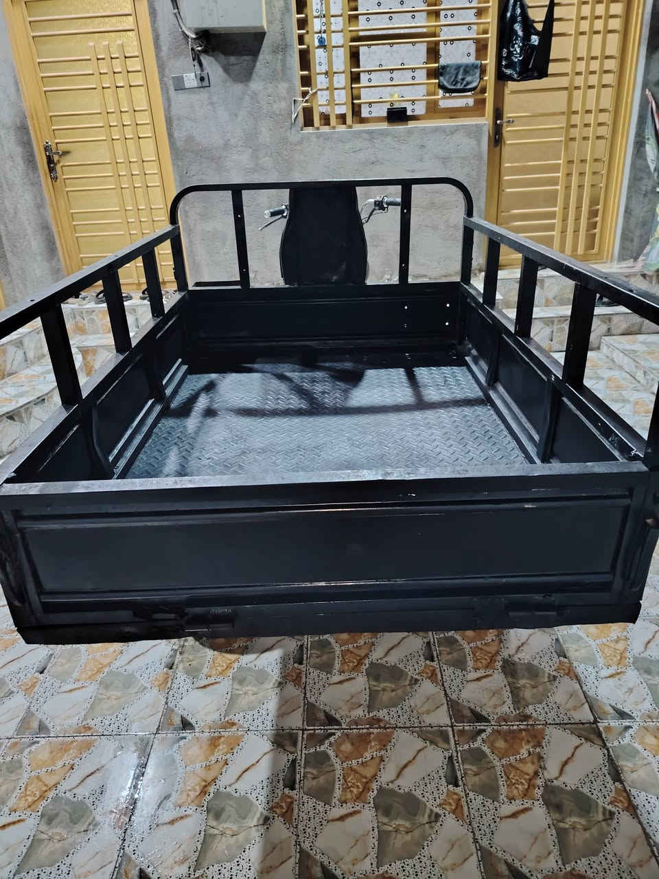 السلام عليكم ستوته دوات للبيع او مراوس ستوته جاهزه من كلشي سلف هندر كهربائيات كلها شغاله شاصي كفاله لبدي سعره 750 وبيها مجال حك لجيه مكان بصره كرمه علي رقم ***********
