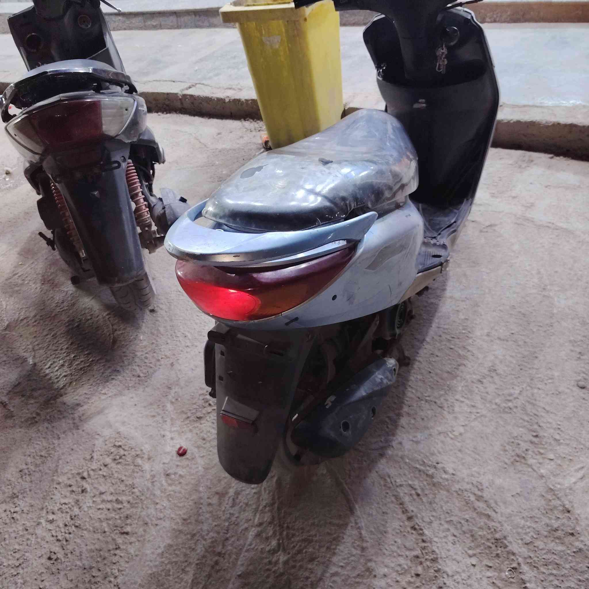 دراجة للبيع بريز مكاني بغداد حي النصر ***********
