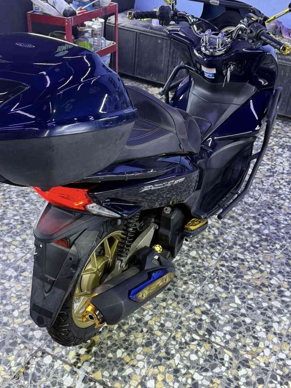 للبيع دراجة نوع PCX
جيل ثاني ياباني 
اللون حبري 
حجم المكينة 150cc
كفالة عامة
مرقم انكليزي بغداد بأسمي
 تحتوي على تزويد كامل 
كما موضح بالنشر
 المكان بغداد
التفاصيل الاتصال على الرقم ***********
