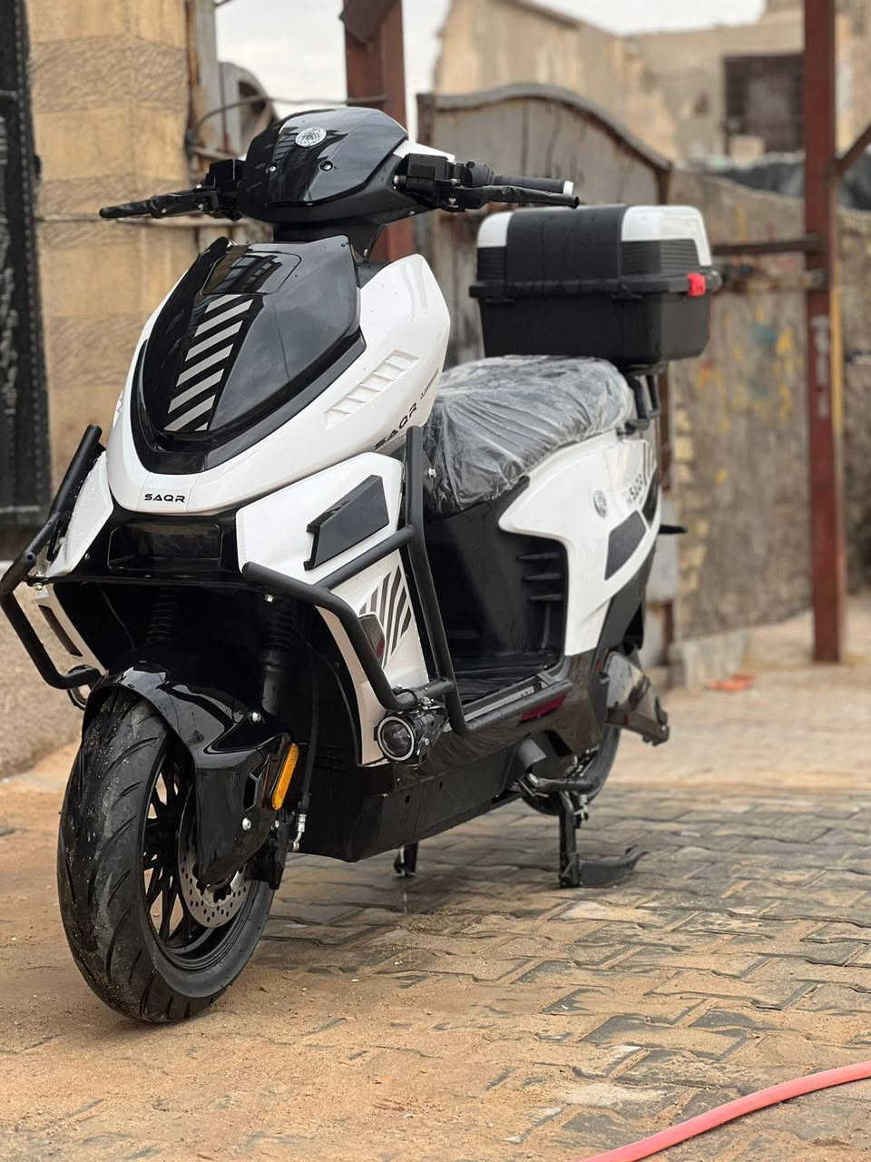 سلام عليكم شباب دراجه شحن اللبيع استخدام يوم واحد
فقط دراجه بعدها  زيرو زيرو بحالت وكاله الله شاهد   زيرو نوعها تيسلا القرش لليثيوم بطاريه مالتها  شركه الصقر  مواصفات بيها كلش قويه وتخبل. ؟! وصل المعرض موجود. 

المواصفات 👍
الموديل 2025
البطاريه ليثيوم فوسفات الحديد 30 أمبير 72ف
التحويلات 1.2.3 
تمشيك بل شحنه وحده 80كيلو وكثر 
ملفها 2000 سبورت يجي 
السرعه 90
نضام رجوع الخلف 
نضام  abs 
نضام  USB
نضام رجوع الخلف R
لدات سبورت  تجي كامله 
مدرعه بل كامل 
 لدات جانبيه 
اشاير رباعيه 
تشغيل عن بعد 
جهاز انذار السرقه 
قفل ستيرن 
شاشه تاب تعرض الك كل عطل ان وجد 
خوذه اصليه مال شركه وياها
بيها بلتوث بل شاشه 
شلعه معدل فول 

اي استفسار اتصال

***********

مكاني بغداد
