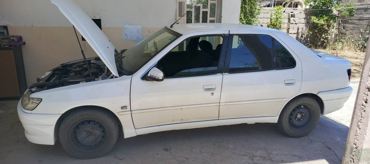 السلام عليكم
عندي بيجو 

306 ابيض 

2002 

قطعه وحده صبغ اثر شخوط  بدون حادث ولا ضربه 

السياره جاهزه 

تبريد ثلج

رقم بغداد انكليزي 

بأسمي السياره

تبريدها ثلج 

كهربائيات شرط بدون جطل 

مكاني العلم 

الشراي يتصل 

***********
