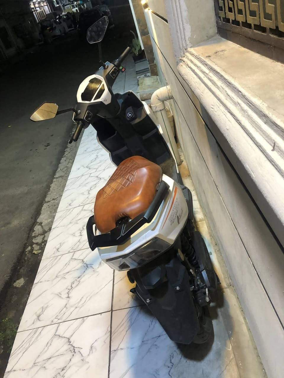 سلام عليكم دراجة سكنس شحن موديل 2025 6بطاريات الدراجة خير من اللة بعدهة جديدة مصارلهة سنة من اخذهتهة سرعتهة 70 حقيقي تمشيك 50 كيلو بل شحنة الوحدة يجي وياها شاحنة اصلية السعر 650الف وبي مجال للشراي مكاني بغداد الطوبجي 

أي استفسار ***********
