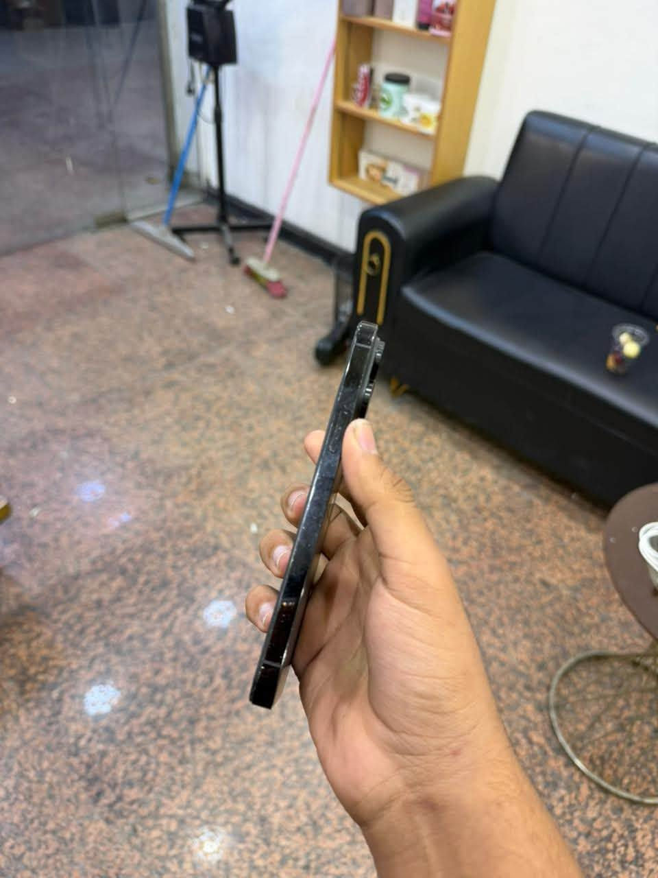 ايفون ١٤ برو ماكس مبدل شاشة وبطارية والفيس ايدي واكف عنواني بغداد البلديات رايده ب٤٢٥  وبي مجال ***********
