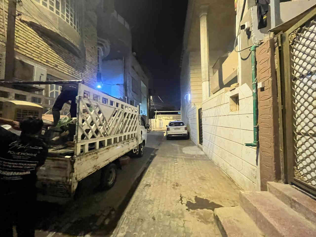 بيت للبيع لبراضعية شارع عرض 9 متر مقرنص مساحه 145 واجها 10 نزال 14 ونص  لبناء 2021 ثرمستون سقف كونكريت  4 غرف نوم حمام عدد 3 صالات 2 لبيت موجر وارده شهري 900  سعر 225 ماكو هيج سعر بل براضعيه كلها  طابو زرعي مفروز بحده وكاله من لمحكمه ثاني يوم لمالك عراقي ***********  خوان هاي براضعيه لاتخابرني كلي 200 وما ميتين امس كله افتر بل تنومه ماحصلت هيج مكان بيت مربع مو طول
