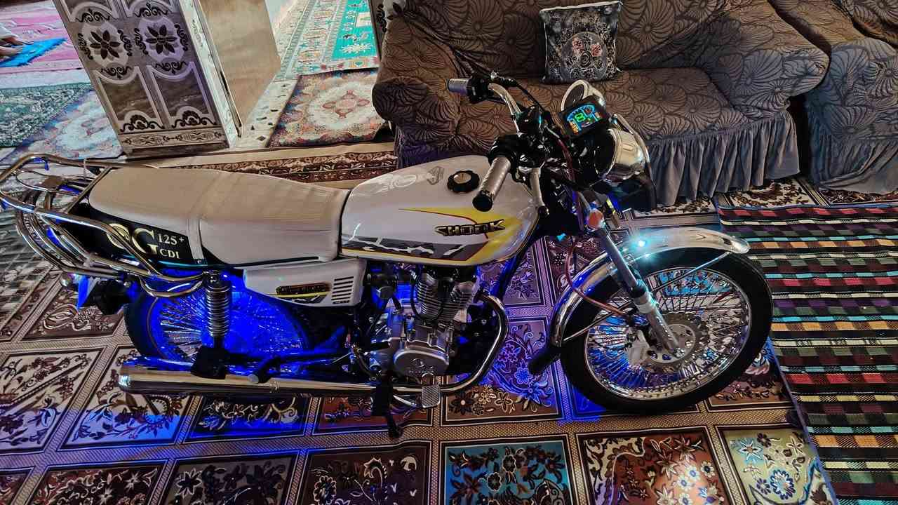 السلام عليكم شباب دراجه للبيع موديل 25 الدراجه مقفوله كفاله عامه من البرغي ساللها  من طالعه دراجه وكيل برغ واحد ما عايزه خير من الله بكاني حله سياحي هذا رقمي والشراي بخير ويتدلل ***********
