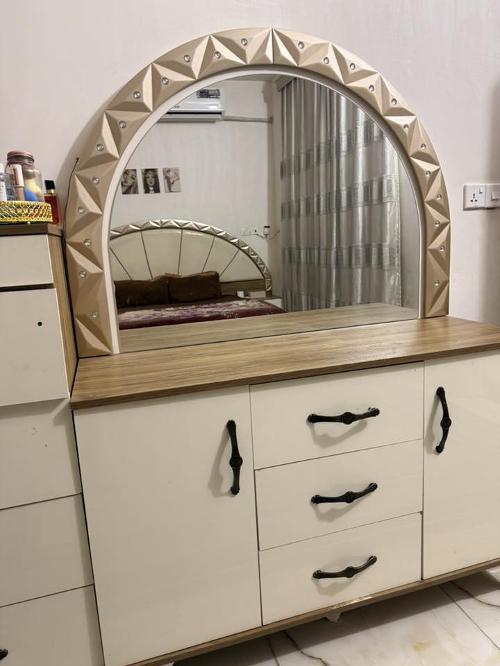 غرفة للبيع قيم وأخذها/ العنوان كربلاء/  العطيشي
***********
