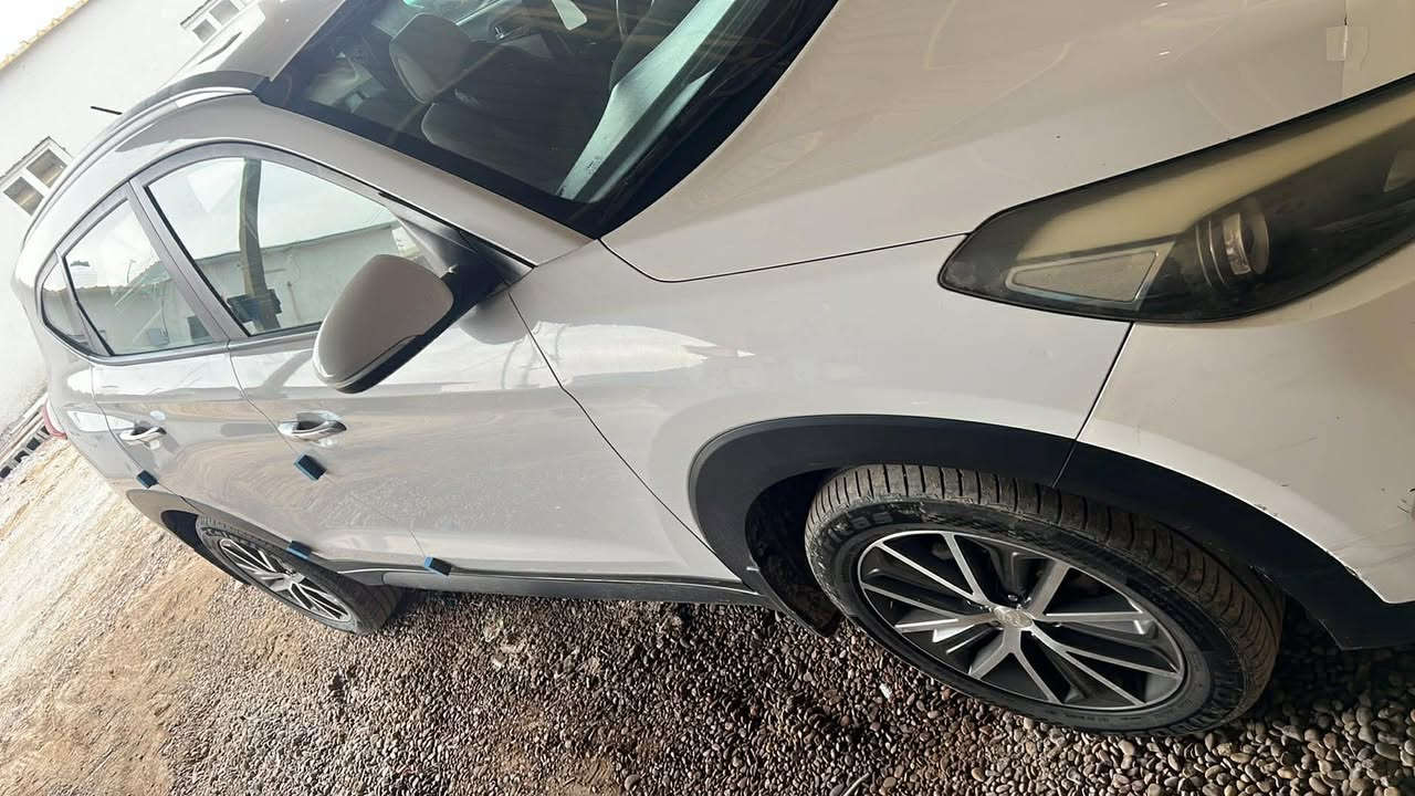 السلام عليكم توسان خليجي للبيع السعر 170 وبيه مجال موديل 2017 ماشيه 112 مكفوله من الصبغ بهيه بارد قليل جاملغ خلفي السياره باسمي وهذا رقمي ***********
