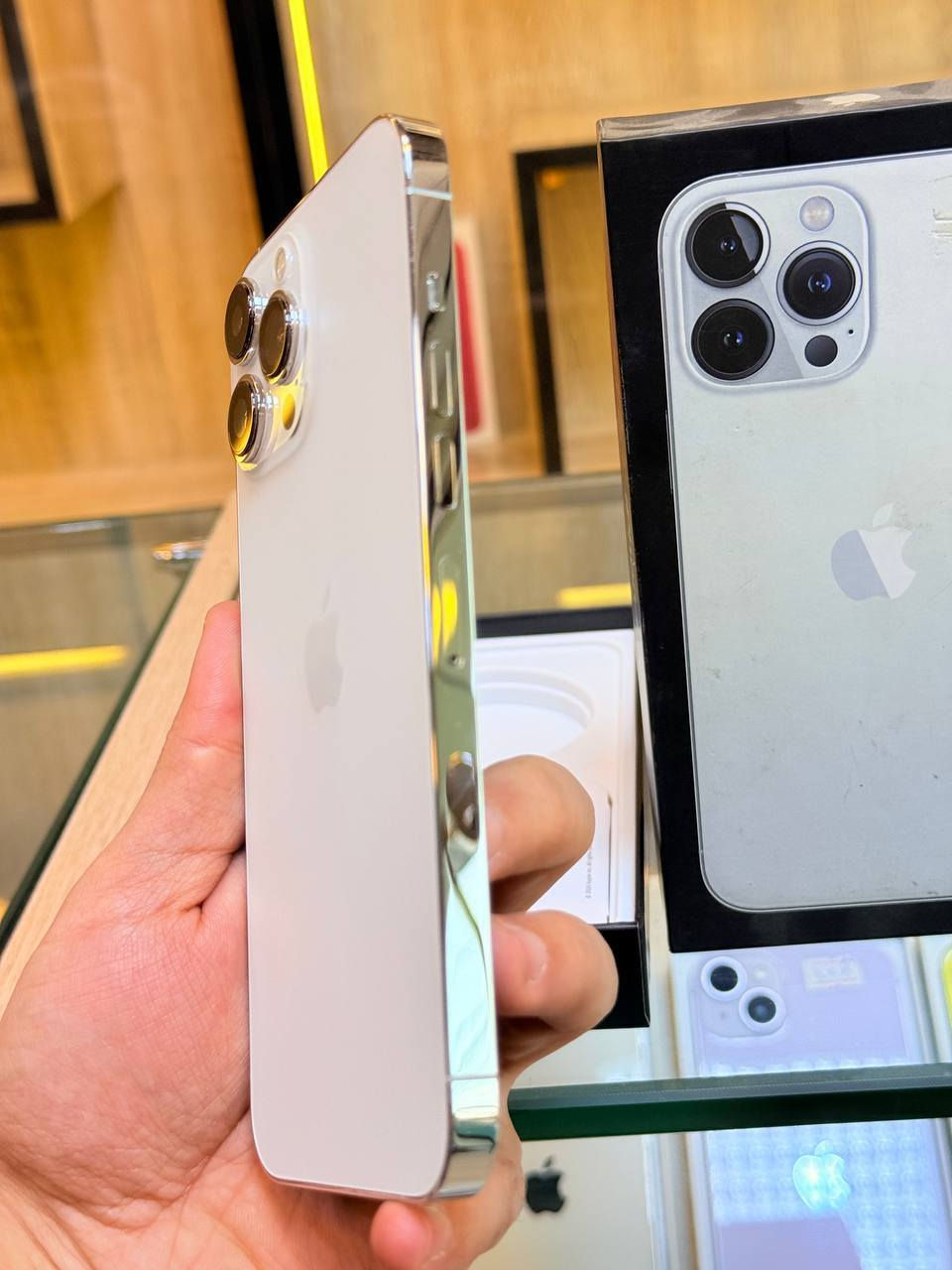 🛑🛑 تحديث الاسعار 🛑🛑
ايفون 13 ابروماكس ذاكره 512 ركز ذاكره 512 بطاريه 86 لون مميز فول نضافه وتر بروف عل حاسبه كله نورمل وبي ضمان 5 ايام فحص واستخدام  بي رساله قطعه اصليه من ابل نموذج M الاصلي  مكاني بغداد البياع شارع 13 مركز الريس للموبايل 
السعر610 الف 
***********
